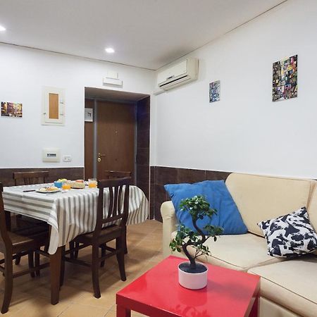 (Room in Naples) Casetta Decumani Esterno foto