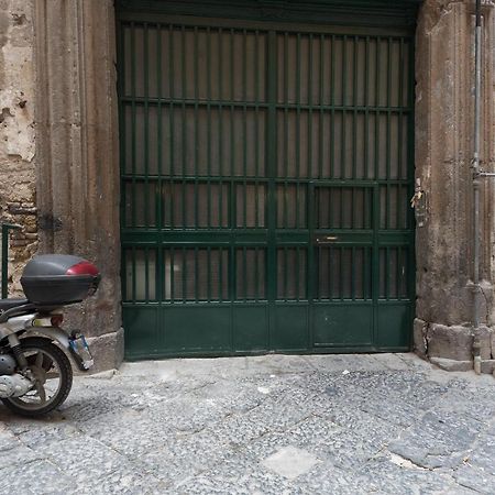 (Room in Naples) Casetta Decumani Esterno foto