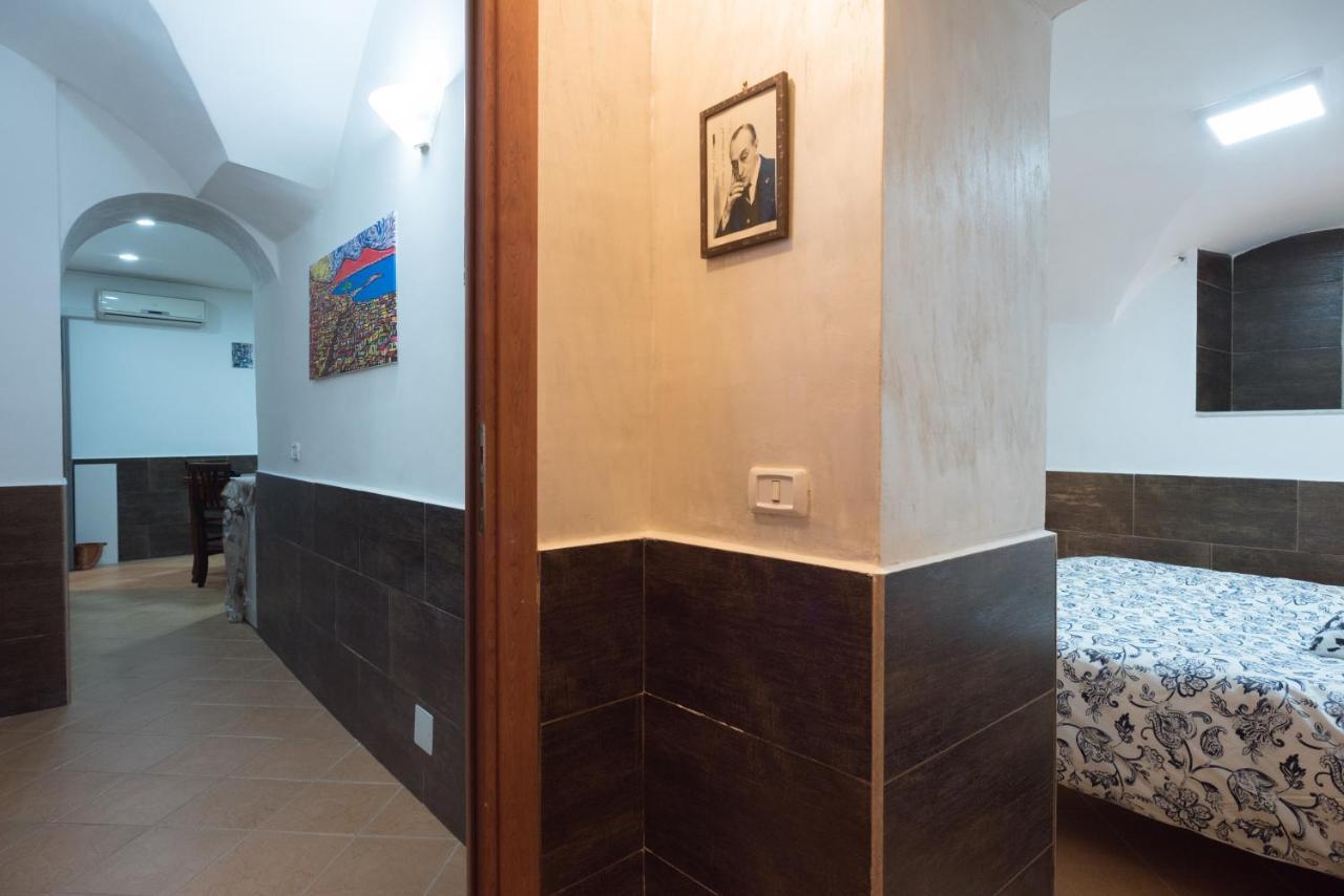 (Room in Naples) Casetta Decumani Esterno foto