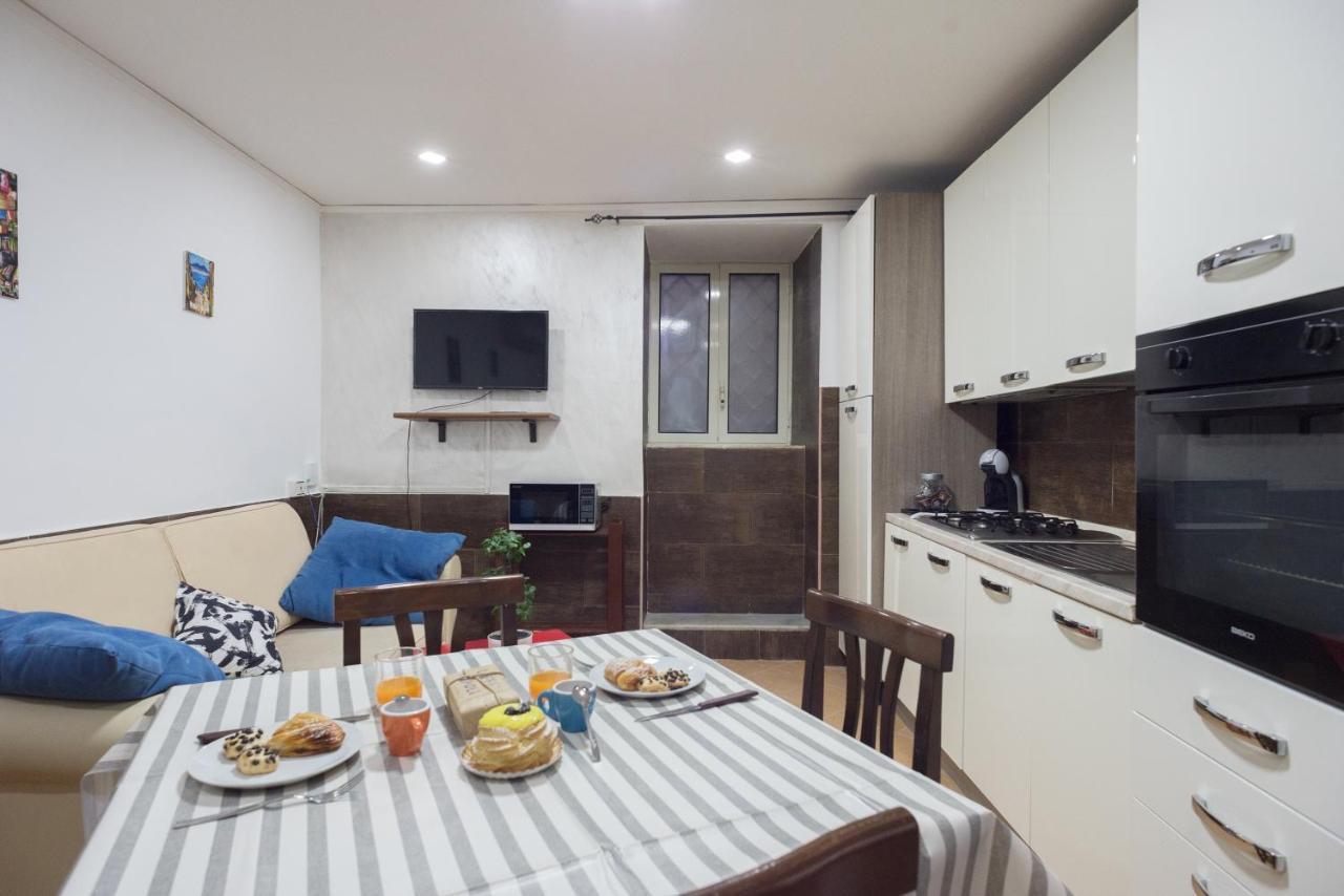 (Room in Naples) Casetta Decumani Esterno foto