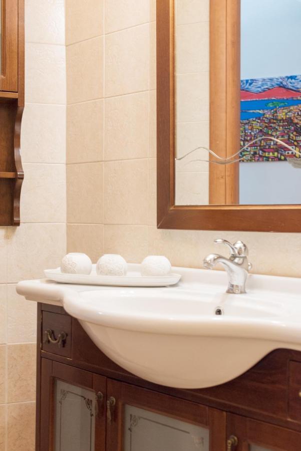 (Room in Naples) Casetta Decumani Esterno foto